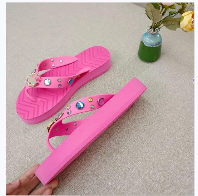 Projektant mody Panie Flip Flops Proste młodzieżowe kapcie buty Moccasin Odpowiednie na wiosenne lato i jesienne hotele Plaże inne miejsca Rozmiar 35-42 GG68