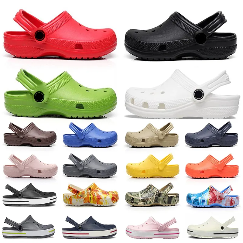 Designer Sandalen Scrocsslippers Gleitsandalcros Klassische Männer dreifach schwarz weiß rote khaki bule blaugrüne wasserdichte Schuhe Schaumläufer Krankenpflegerinnen Slipper