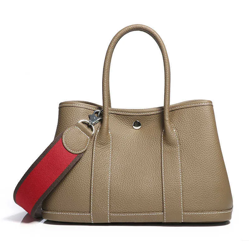 Minimalist top leather bag