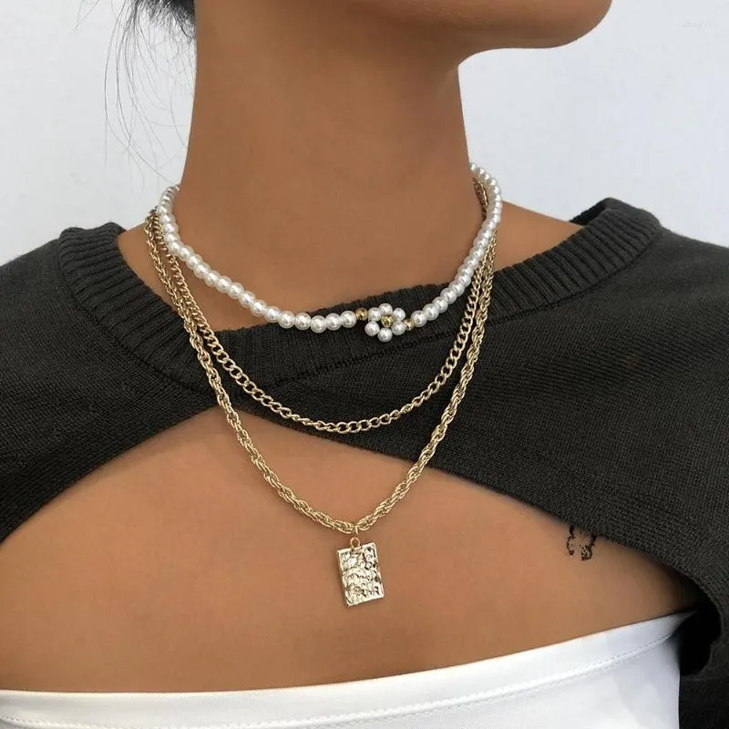Kedjor lalynnly elegant simulering pärla liten tusensköna blommhänge halsband för kvinnor geometri dropphalsband smycken grossist n9390