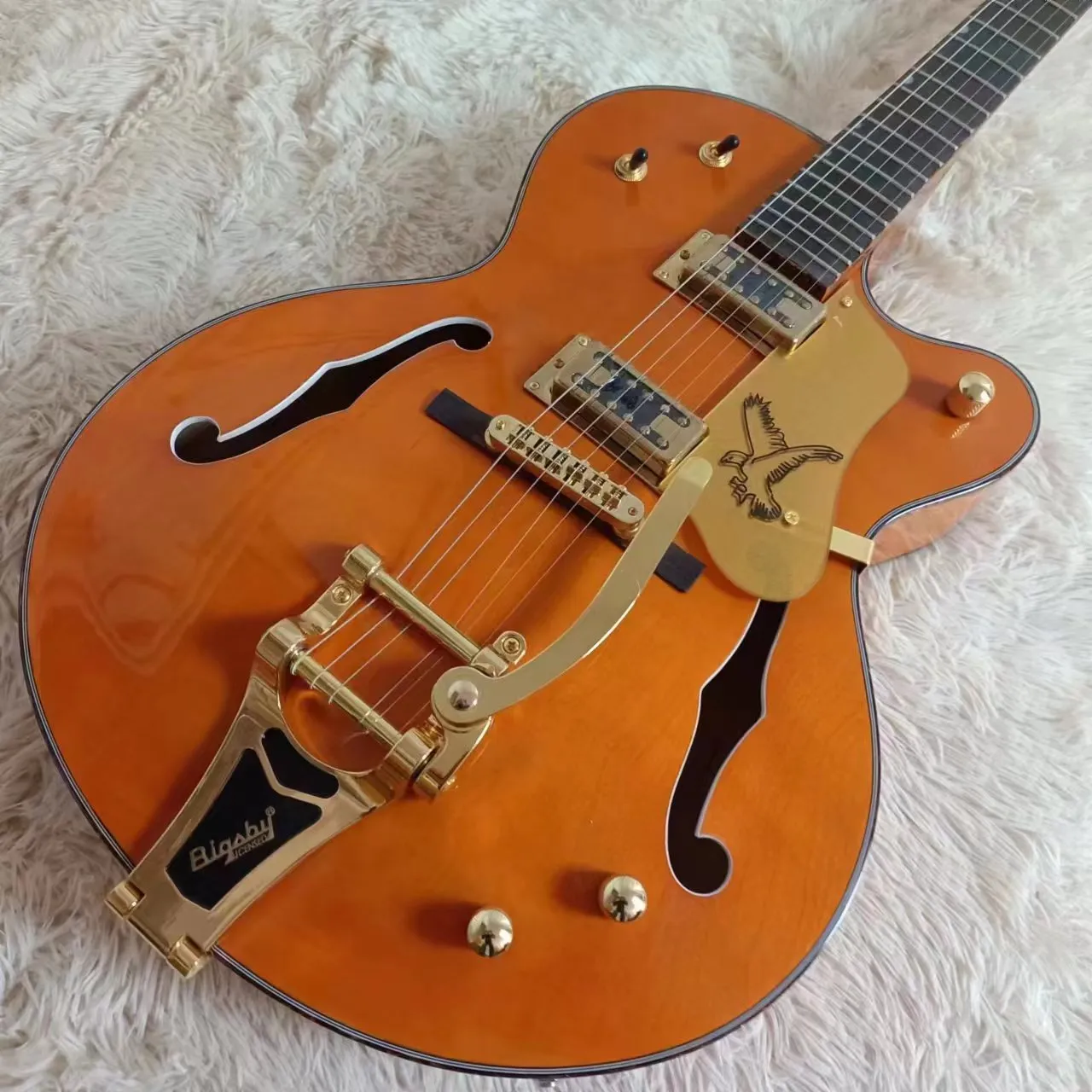 Nueva guitarra eléctrica de cuerpo semihueco naranja G6120 con herrajes dorados B700 Tremolo Bridge