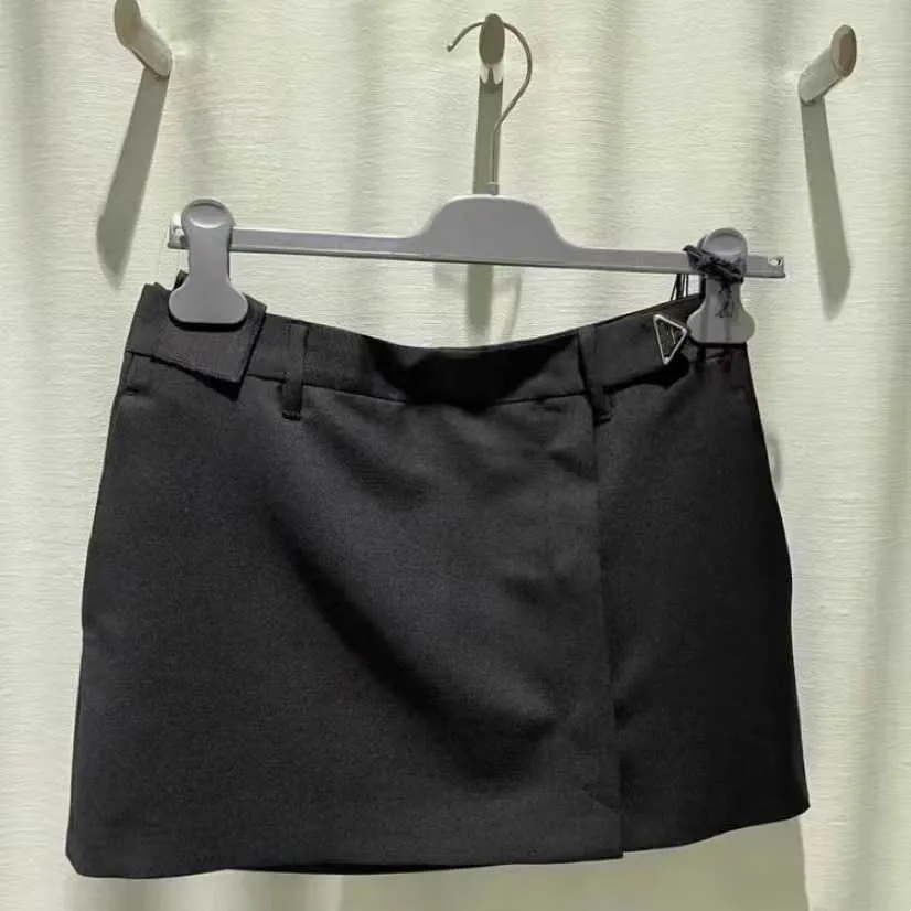 Mezza gonna a triangolo a vita alta alla moda per donna 2023 Summer New Style Casual Gonna corta versatile