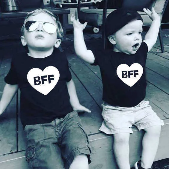 Family Matching Outfits 1 piece FF best friend boys and girls summer short sleeve T-shirt Fashion brother sisters family matching T-shirt Cool clothes G220519