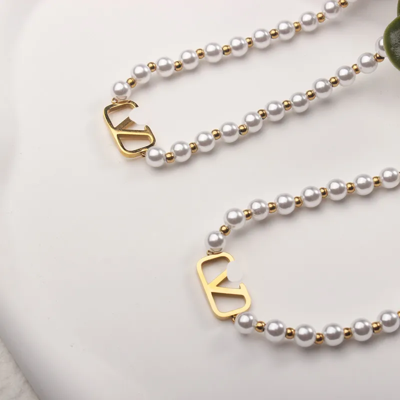 Luxury Brand White Pearl Lettera V Ciondolo Collana Bracciale Set di gioielli per regalo da donna