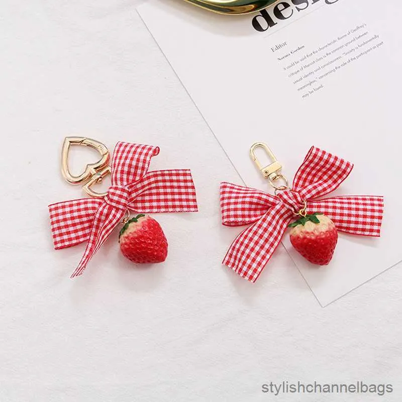 Keychains Mooie lint Strawberry Keychain Keyring voor vrouwen Girl sieraden gesimuleerde fruit bowknot schattige tas sleutelhouder sleutelhanger