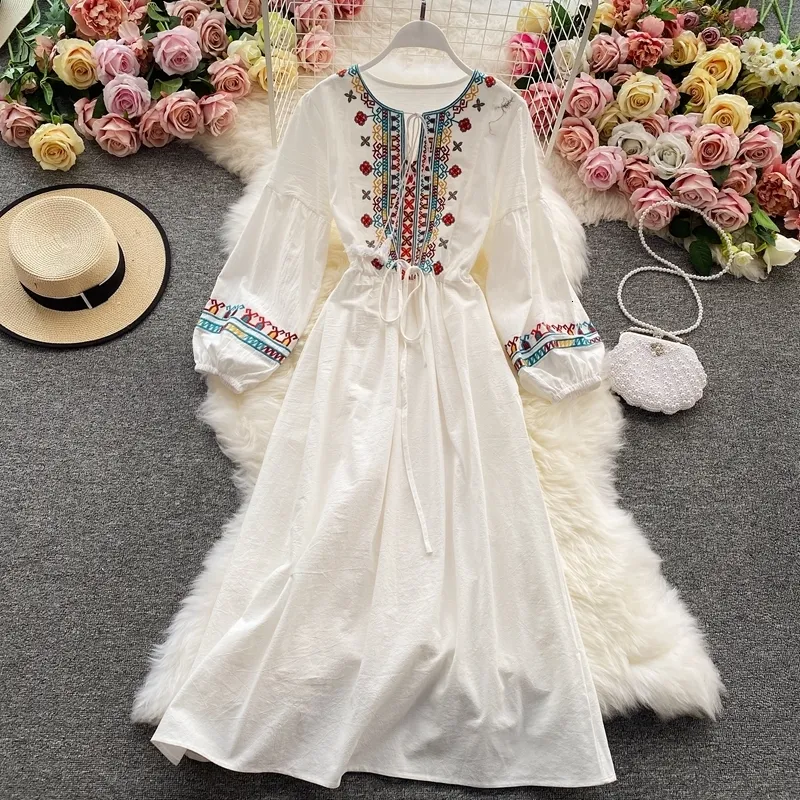 Grundläggande casual klänningar linneklänning kvinna broderi långärmad klänning elegant etnisk boho vita kläder höst vinterklänningar för kvinnor fest röd 230519