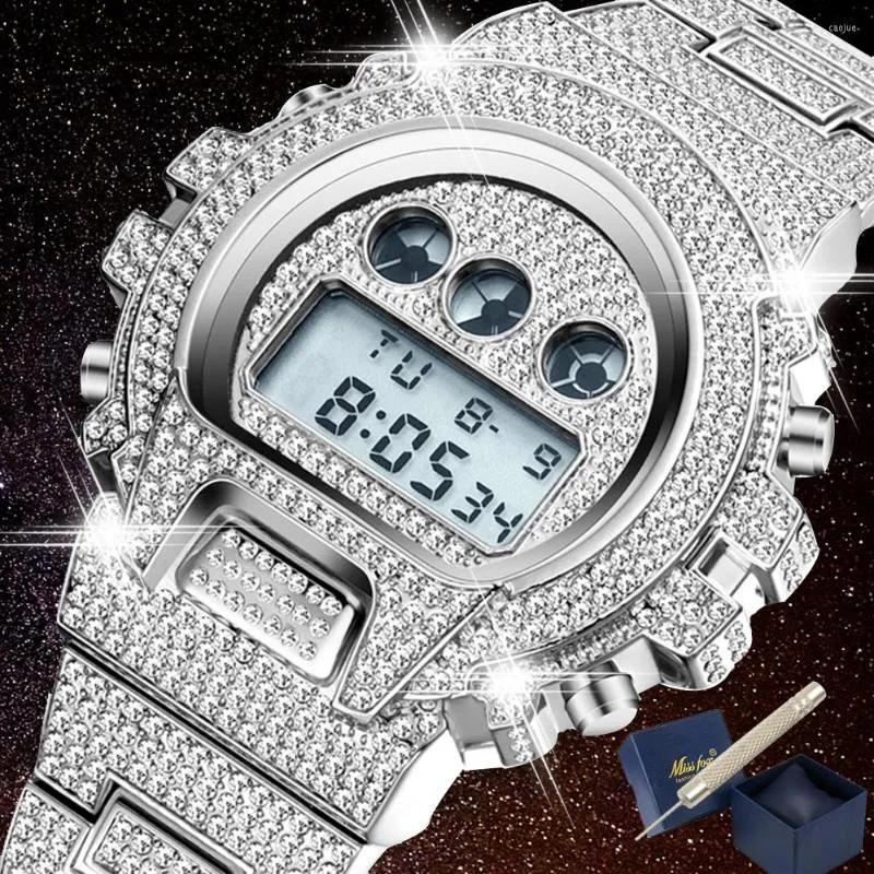 Armbanduhren Iced Out Diamantuhr für Männer Luxus LED Digital Herrenuhren Wasserdichte Sportarmbanduhr Mann Mode Silber Stahl Männliche Uhr