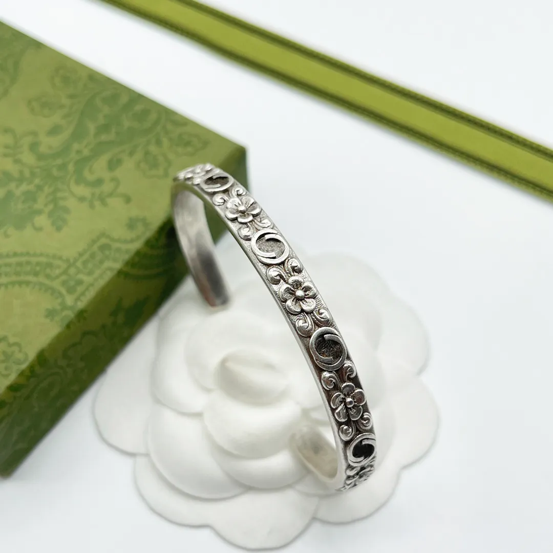 Bracelet de créateurs Vintage Designer Women's Alloy Cuff Bracelet ring set Women Baroque Luxury Jewelry Silver Bracelets Women's Love Bangle Fashion Hip Hop Wristband