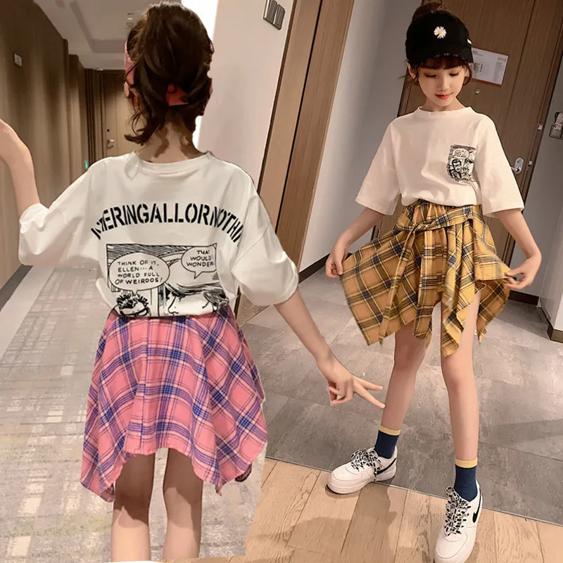 Conjuntos de ropa Ropa de niña junior Camiseta de manga corta de verano Falda a cuadros superior 2 piezas Conjunto Ropa de salón para niños Chicas adolescentes Trajes de impresión de letras de dibujos animados 230519