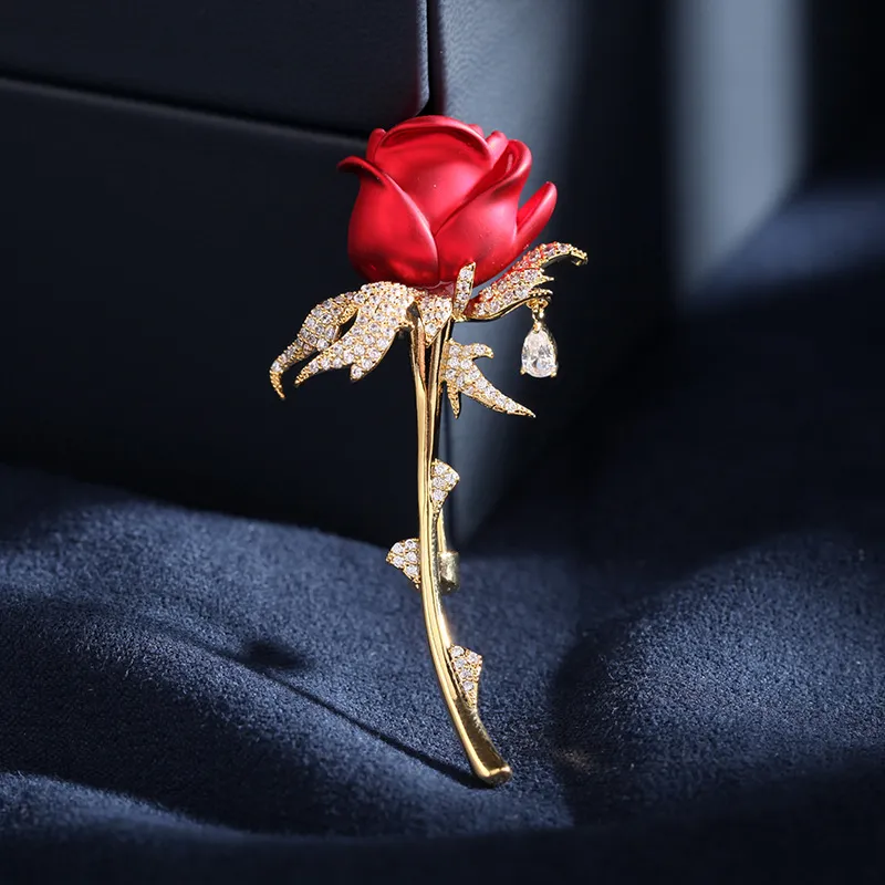 2023 Nuovo corpetto elegante retrò Spilla con zirconi di alta qualità Ornamento per cappotto Spilla con rose rosse per donna