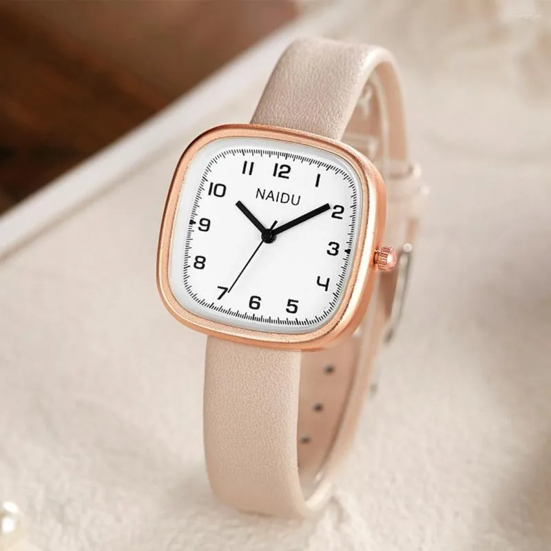 Avanadores de pulso Mulheres de luxo assistem elegante banda de couro quadrado Dial Dial