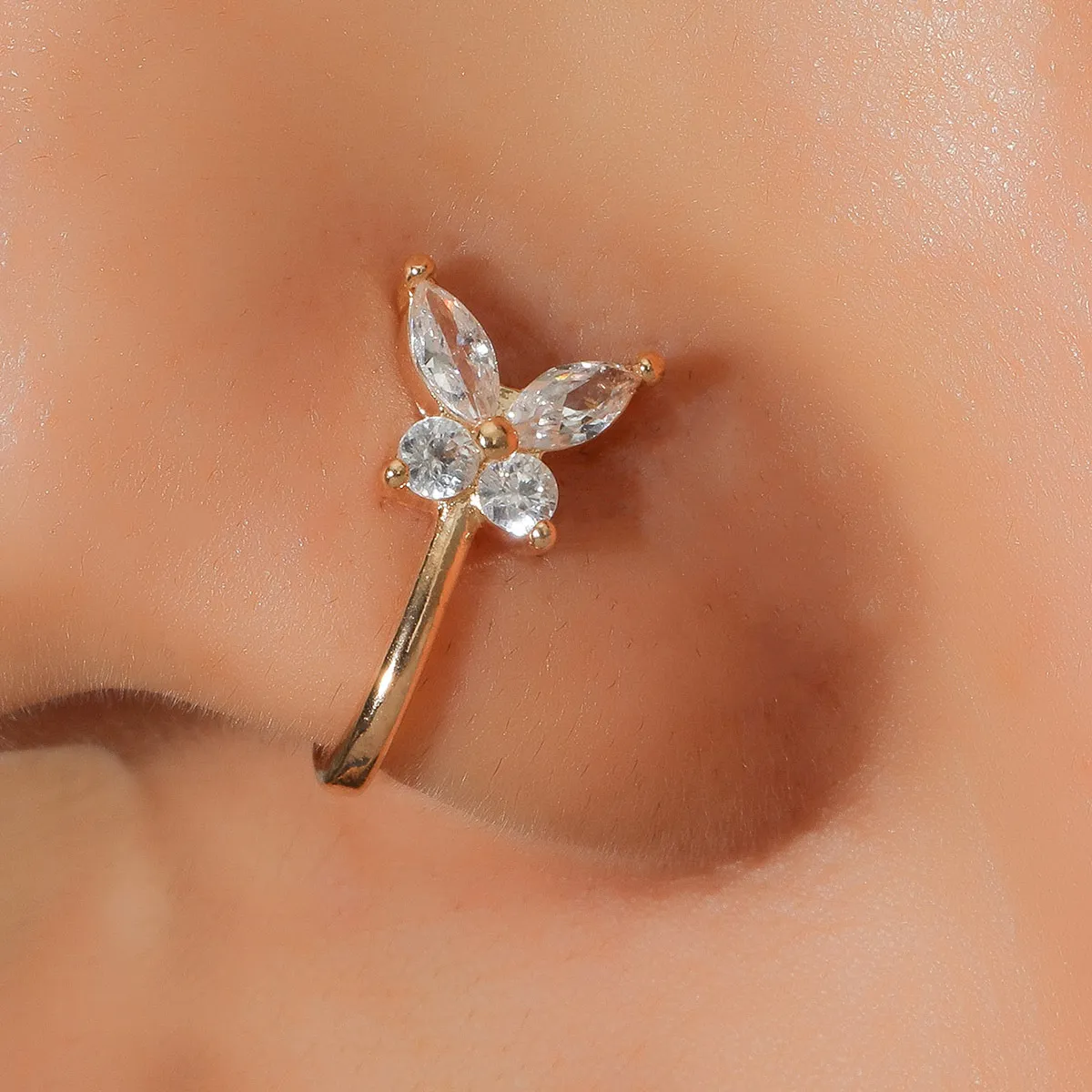 Naso Clip Anelli Borchie Cerchi per le donne Non-Piercing Corpo Gioielli Zircone Fiore di cristallo Forma a U Rame Colore oro Commercio all'ingrosso 2023 Nuovo