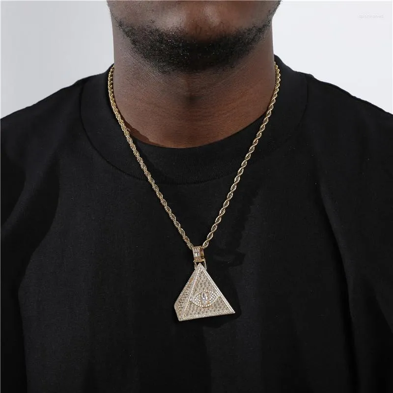 Kedjor Egyptiska Egypten Pyramidhalsband för kvinnor Eye Charm Gold Pendant Geometric Triangle Collier Manliga smycken på halsen