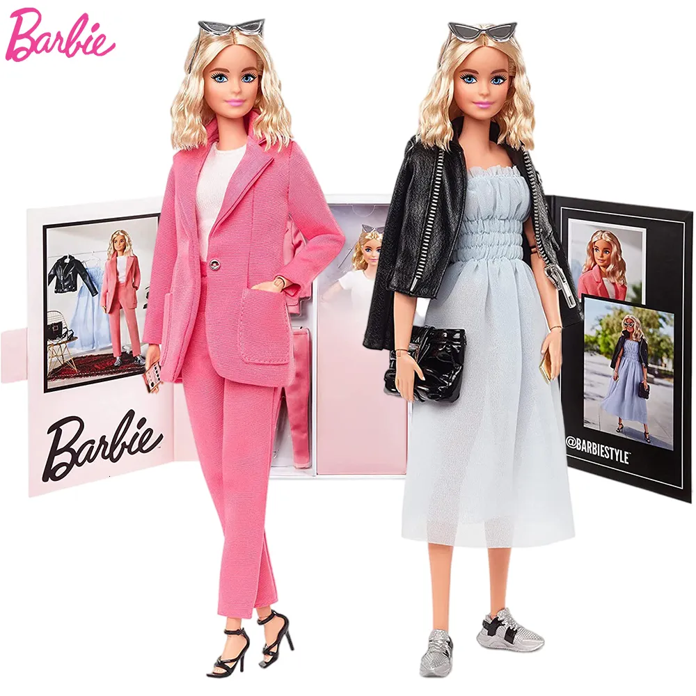 Poupée Barbie En Manteau De Fourrure Et Chaussures Sur Fond Rose