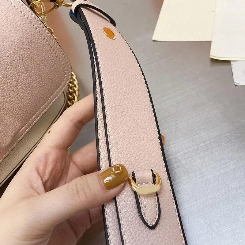 Cadena de bolso bandolera con correa de cadena dorada rectangular