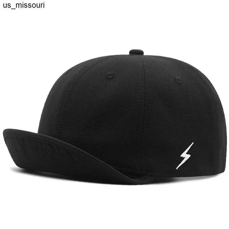 Short visor baseball cap hotsell