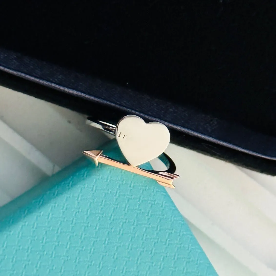 Heart store tag ring