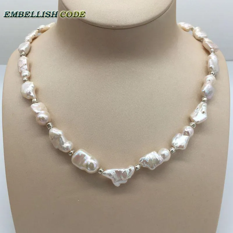 Halsband Ny typ halsband liten barock oregelbunden fyrkantig pärlor naturliga sötvatten odlad pärla med 3 mm pärlor speciella smycken