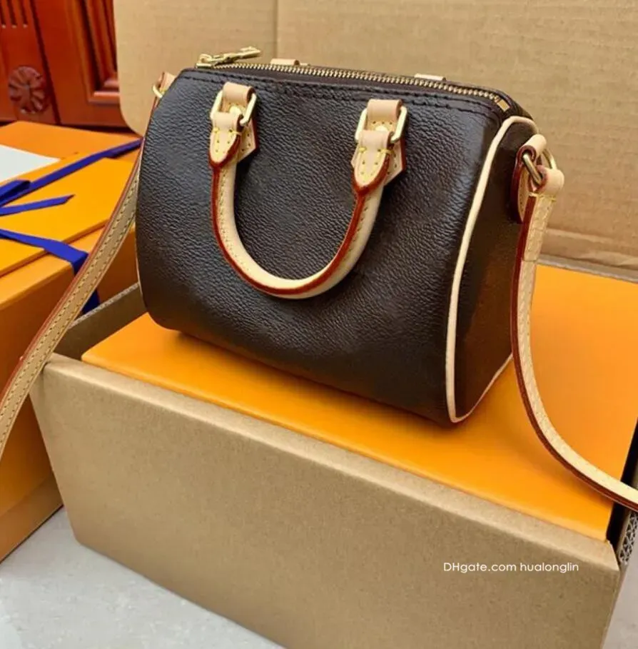 Borsa da donna di design di lusso borsa a tracolla borsa di qualità con lettere di fiori numero di serie all'ingrosso 30 cm