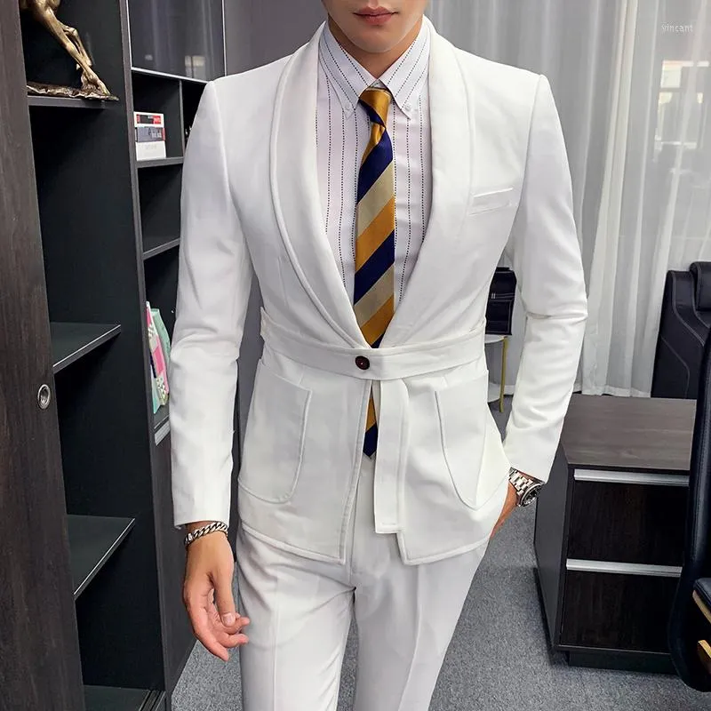 メンズスーツの最新の宴会男ビジネスカジュアルシックな上品な成熟したスリムフィットホワイト2ピース1ボタンジャケットパンツスーツセット