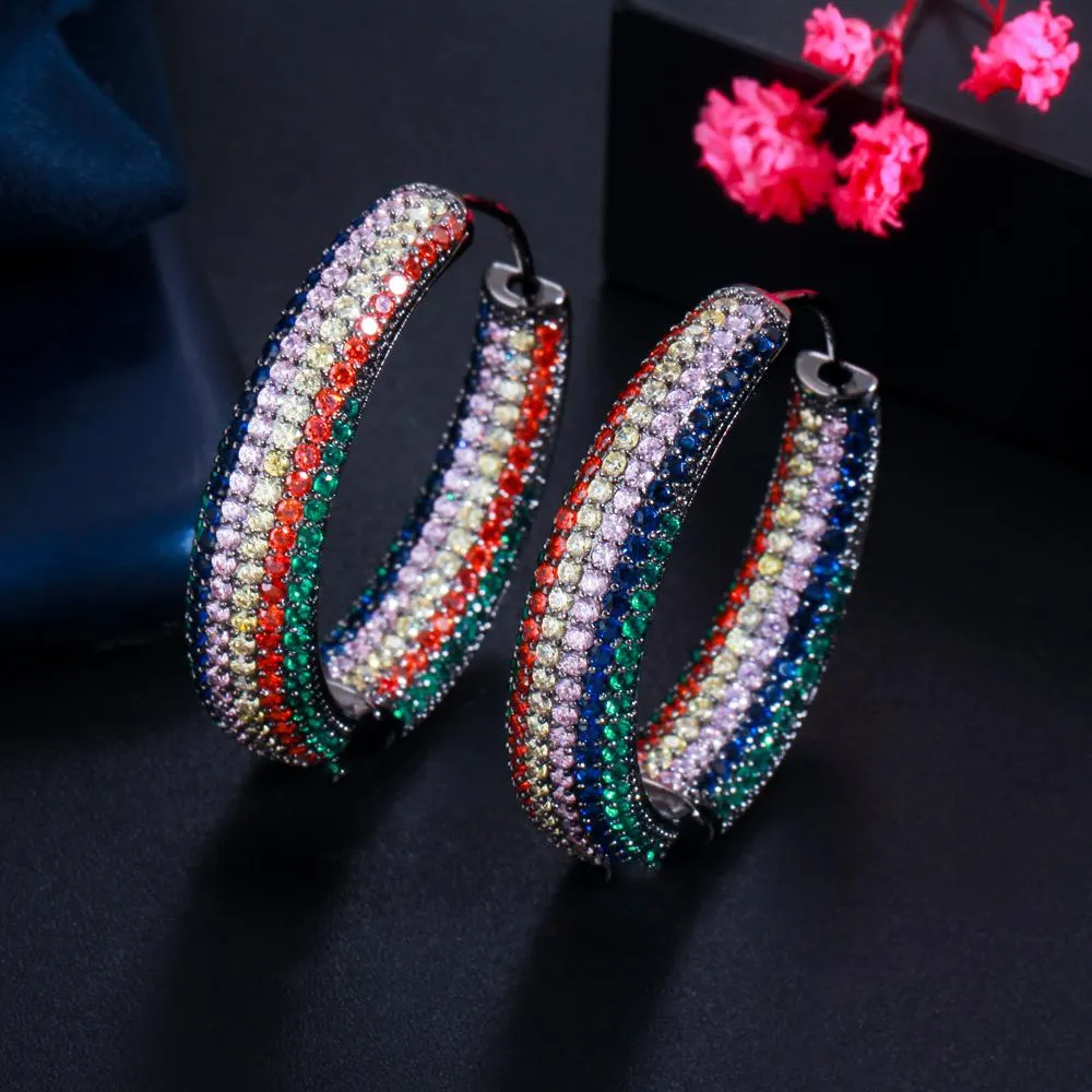 Huggie Cwwzircons Black Gold Color Blue Red CZ Pave Setting Round Large HoopEarrings for Women Statement Party Wedding Jewelry CZ832