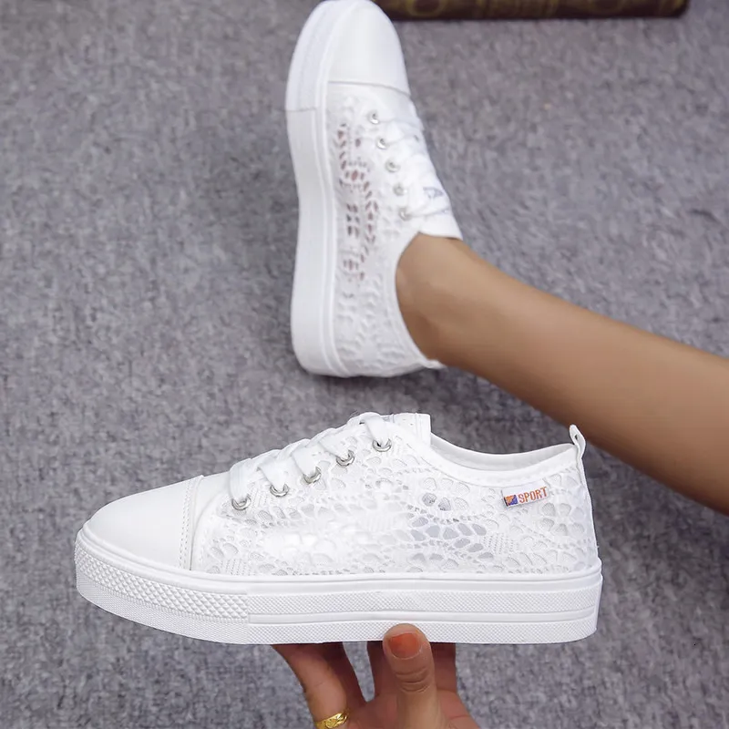 Klänning sko mode sommar avslappnad vit utskärningar spetsar duk ihålig andningsbar plattform platt kvinna sneakers 23519