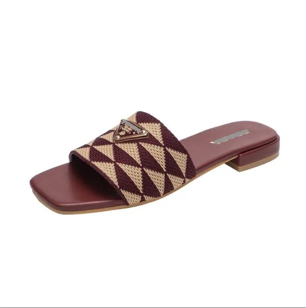 Designer broderade tygsbilder tofflor flerfärgade broderier mulor kvinnor låg häl flip flops casual sandaler sommar läder platt gummi sula 36-42 p692