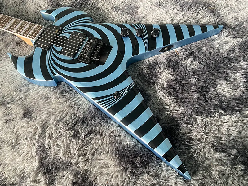 Metal flying v top