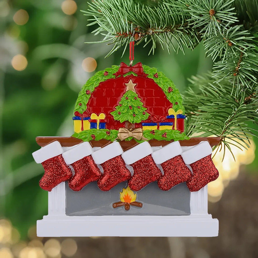 Vtop Chaussettes de cheminée en résine Famille de 6 ornements de Noël Cadeaux personnalisés avec couronne Écrivez votre propre nom pour les vacances ou la décoration intérieure