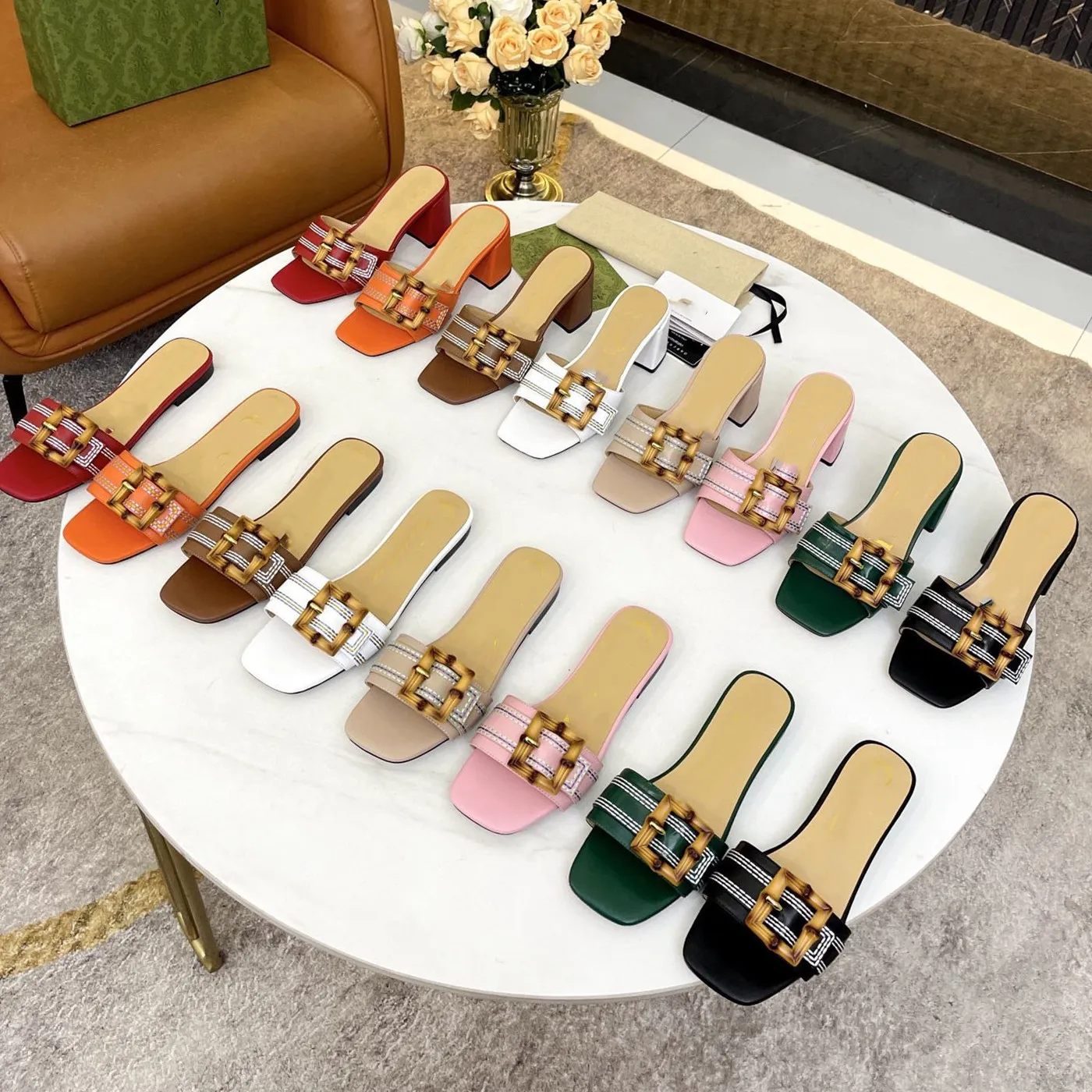 Designer Sandaalplatform Glides Dames Sandalen Dikke schoenen Bodem Flip Flops Summer Flat Heel Velcro Casual Strand Echt lederen Hoge kwaliteit met doos 10a