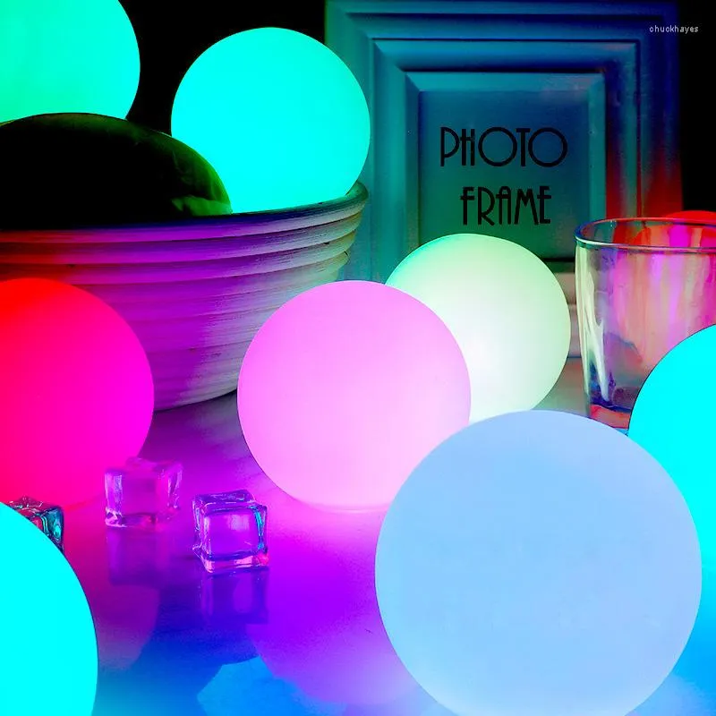 Lampe flottante LED effet boule disco