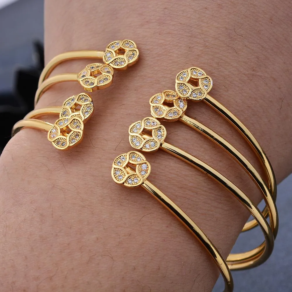 Bangle 4st/Lot Indian Gold Color Bangles Armband för kvinnor smycken bröllop lyxiga hawaiianska smycken