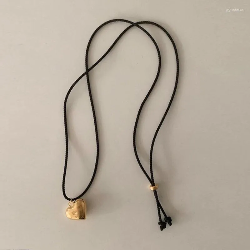 Collares con colgante de cuerda tejida larga, collar de corazón de Metal de Color dorado para mujer, diseño Simple, personalidad, joyería Vintage de melocotón para niñas