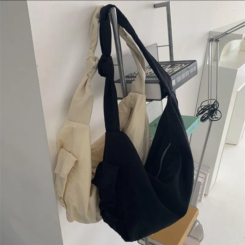 Kvällspåsar cgcbag 2023 casual messenger väska för kvinnor lage kapacitet kvinnlig shoppare axel mode enkel designer crossbody