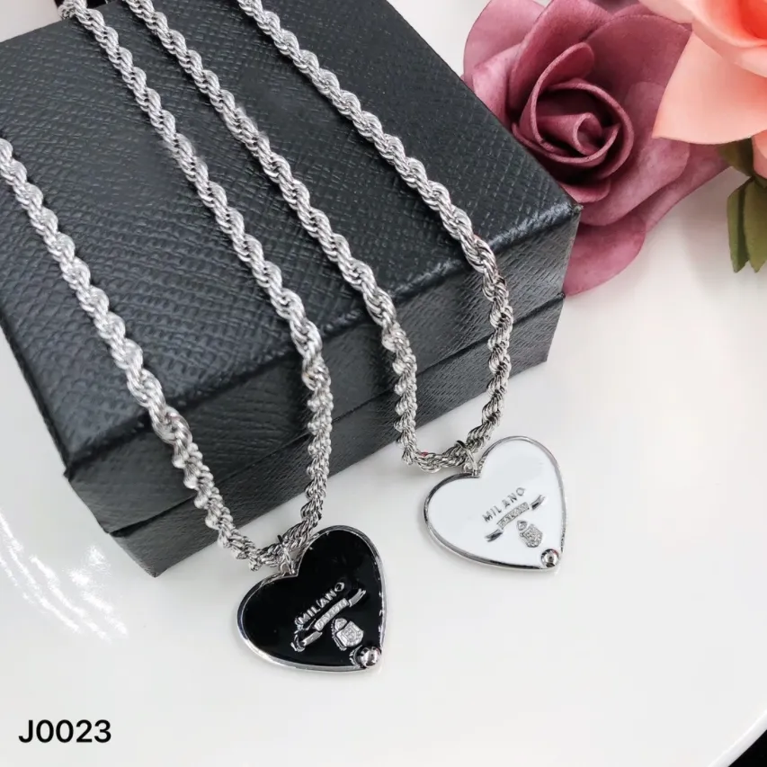 Heart Necklace Female Stainless Steel Couple Gold Chain Pendant Jewelry on the Neck Gift for Girlfriend Accessories Black White Wholesale