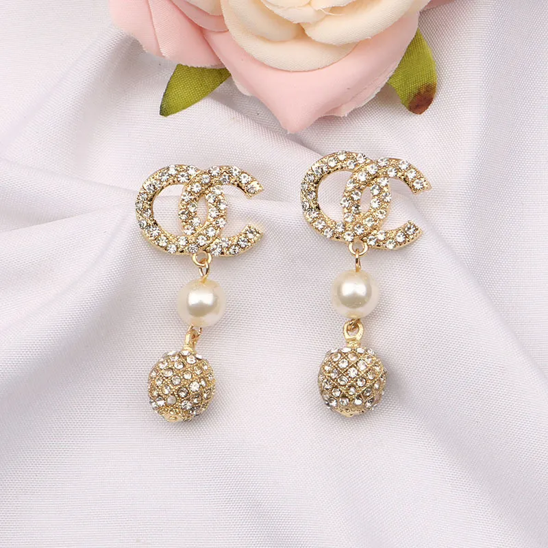 20 Style Marque Designer Boucles D'oreilles Dangle Boucles D'oreilles Stud Femmes Strass Perle Boucle D'oreille pour la Fête De Mariage Jewerlry Accessoires Cadeaux