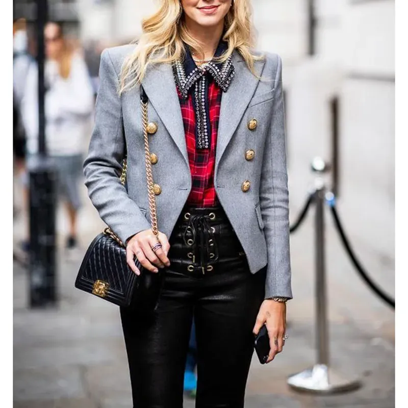 Trajes De Mujer Blazers Traje De Alto Perfil De Lujo Chaqueta Gris De Alta Calidad Para Mujer Botones En Relieve En Tono Dorado Chaqueta De Oficina Mujer Blazer BL013 De 65 3 DHgate