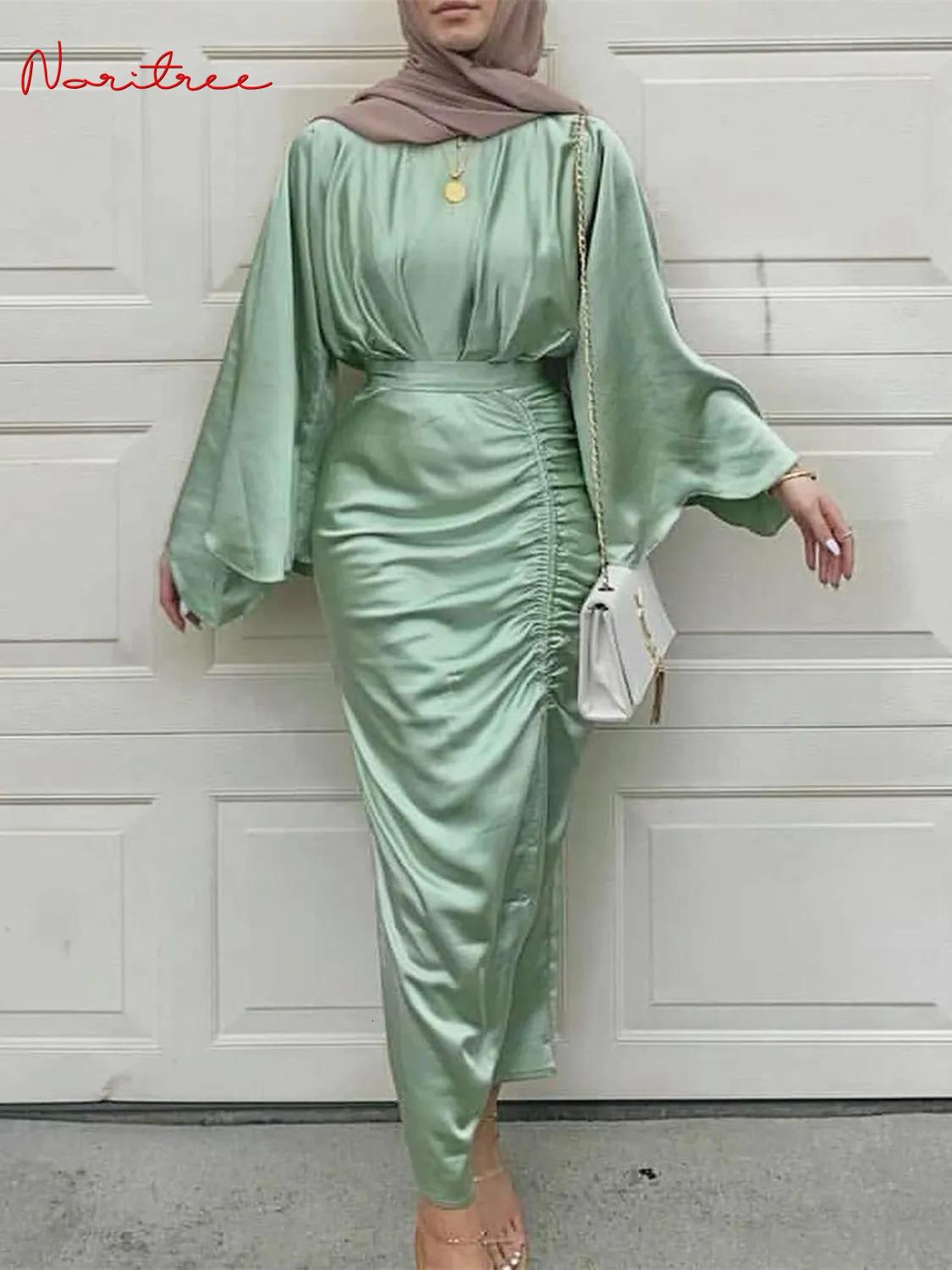 Etniska kläder Ramadan Eid Djellaba Kvinnor Muslimsk klänning Dubai Shiny Soft Silk Satin Abaya Dubai Turkiye Muslim Dress Islamic Abayas klänning WY805 230520