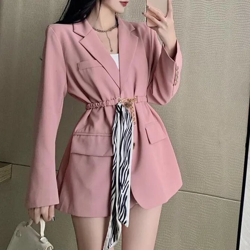 Trajes de mujer Blazers 2023 Fashion de primavera y otoño Capital de manga larga Caqueta de temperamento de color sólido con blazer de cinturón Mujeres Casaco