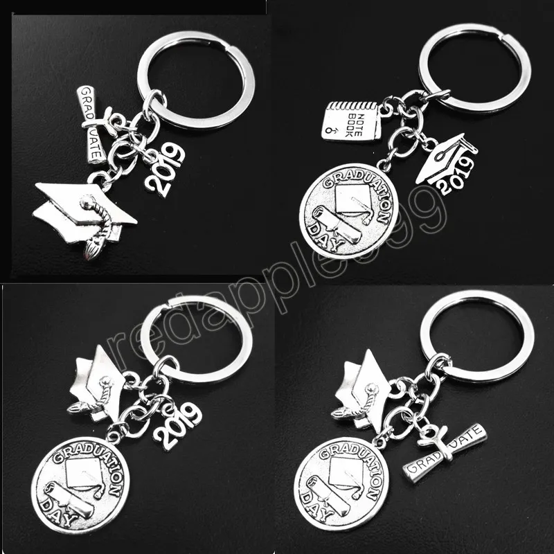 Klasa 2023 Ceremonia ukończenia ukończenia kluczy Personalizowanie certyfikatu absolwentów pamiątki Bachelor Hat Class Keyring Biżuteria