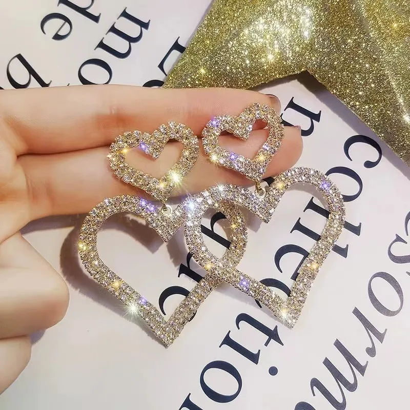 Klassisk hjärthänge design örhängen 2023 mode studörhängen smycken party kvinnor set tillbehör