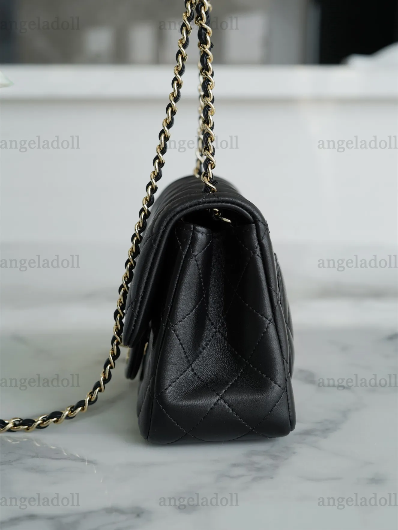 Black handbag with silver chain 2025