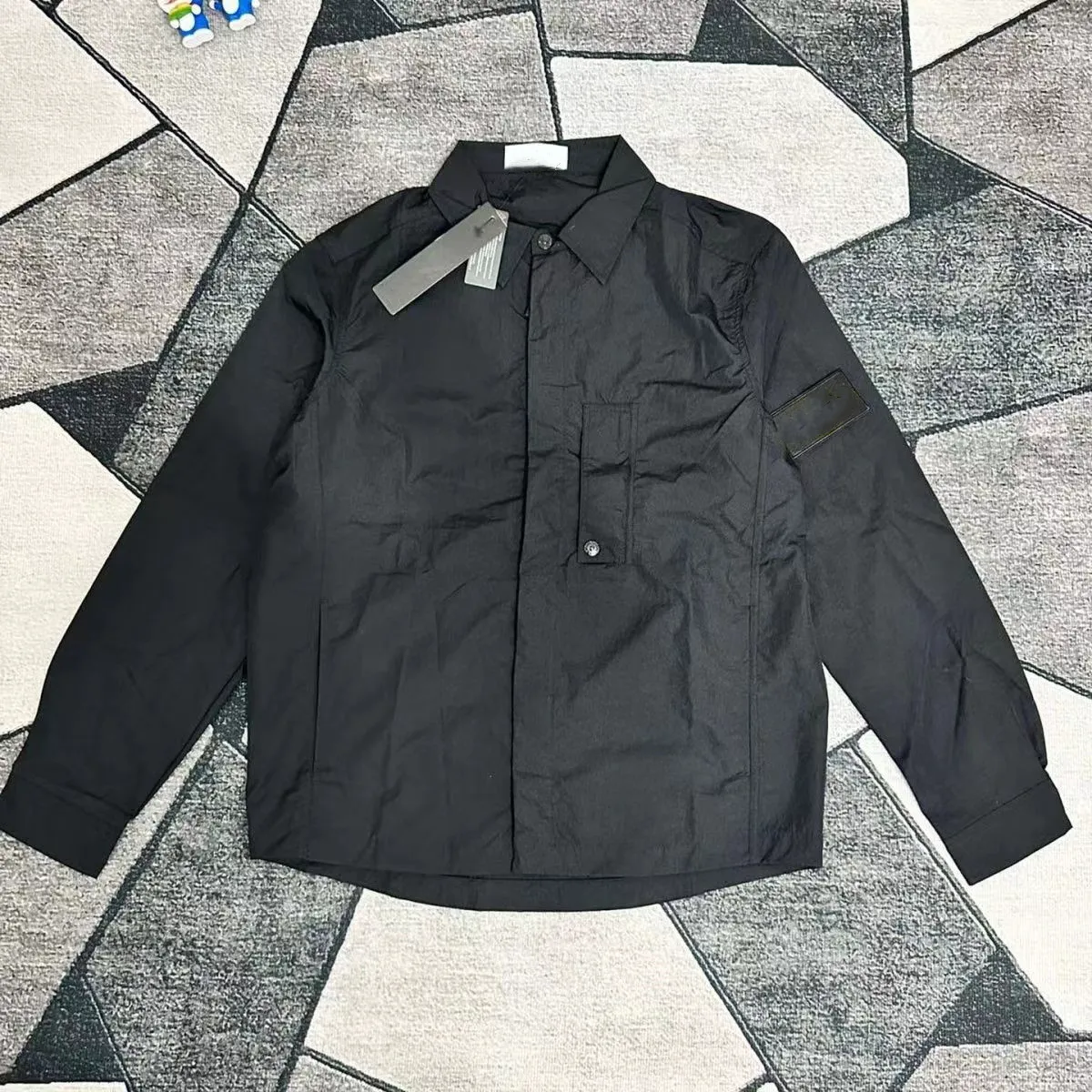 Designer Badge Stones Jacket Jacket Skjortor Vattenbeständig metallskinn Nylonfiske bergsklättring bär svart vindbrytare kappa överskjortan veste homme