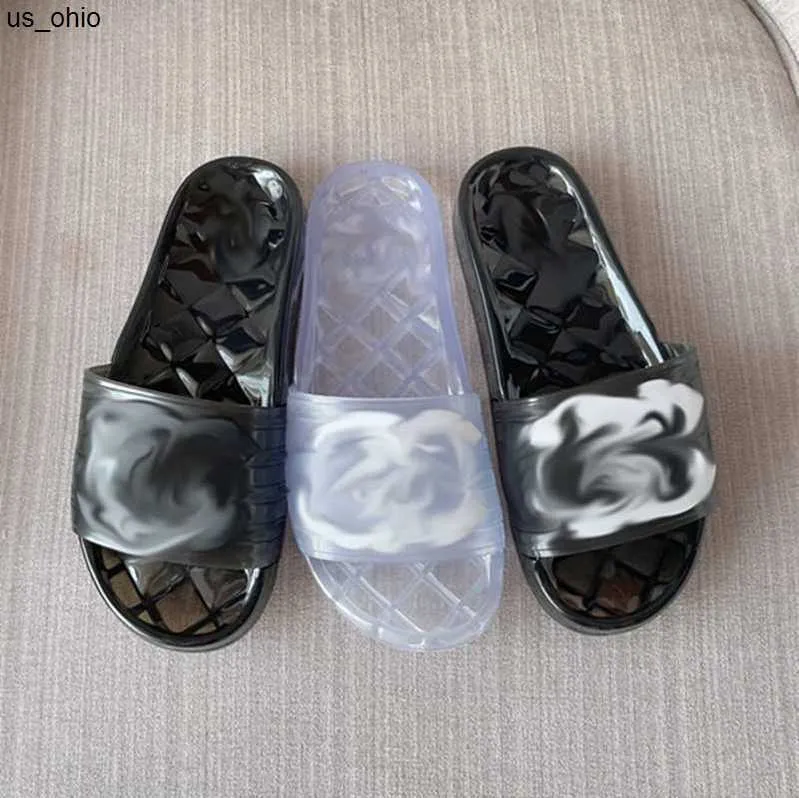 Sandals 3542 Women Sizes Jelly Slippers Designer Summer Sandals Clear PVC rubber Crystal Shoes Beach Pool Sports Water Shoe Fashion Platform Flip Flops Flat slides J