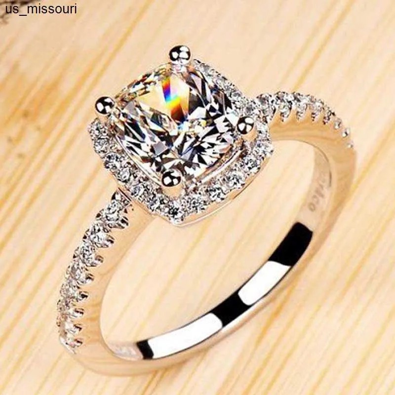 Luxe designer ring van goud en diamant voor dames met edelsteen_voghion.com