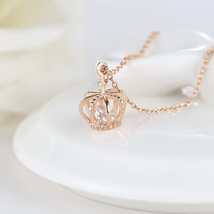 Flocon de neige de style coréen avec couronne diamant collier en acier titane pendentif femme chaîne de clavicule en or rose ventes directes d'usine