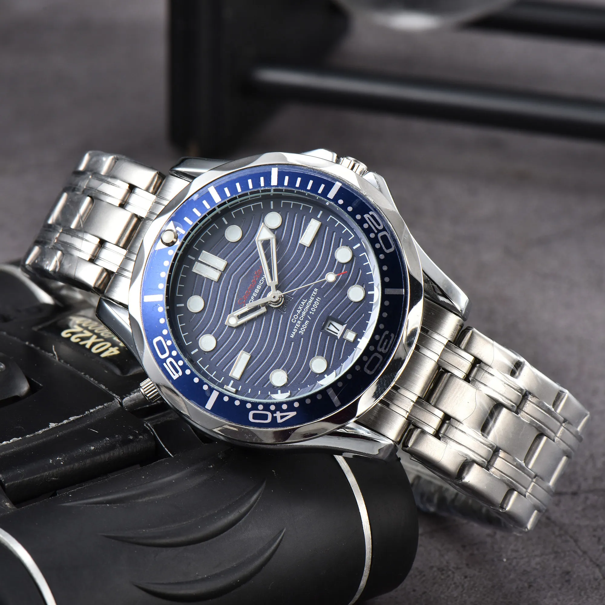 Reloj unisex clásico Correa de cuero Reloj de buceo versátil Reloj de cuarzo Reloj de negocios e informal para hombres Reloj AAA