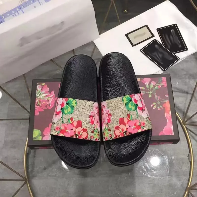 Designer Diapositives Hommes Femmes Pantoufles Fleurs Impression En Cuir Plate-Forme Éraflures Chaussures Marque Été Blooms Sandales Avec Boîte Sac À Poussière Taille 35-48