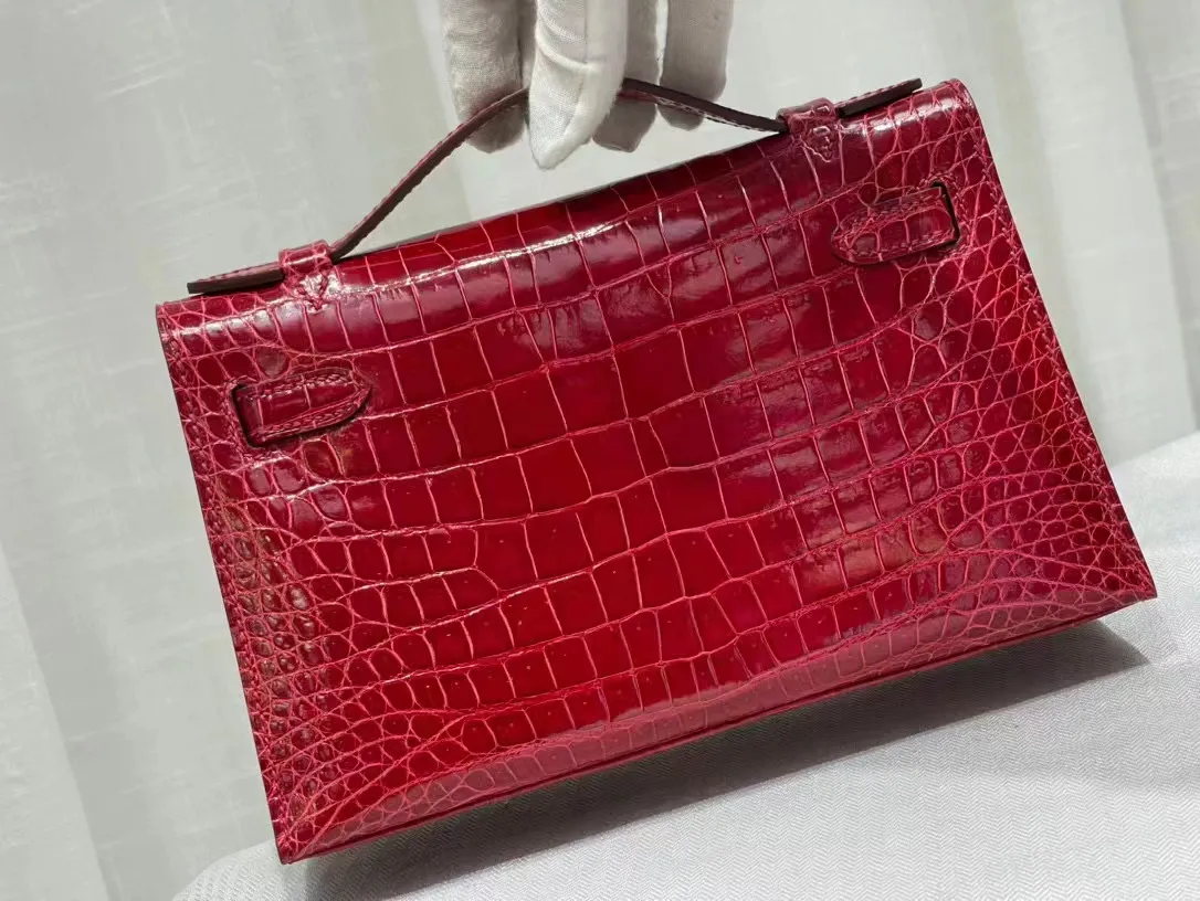 Varumärkesväska Lyxiga kopplingsdesigners Purse22cm Red Crocodile Totes Shinny Alligator Skin Helt handgjorda kvalitetsvaxlinjer Stitching många färger att välja