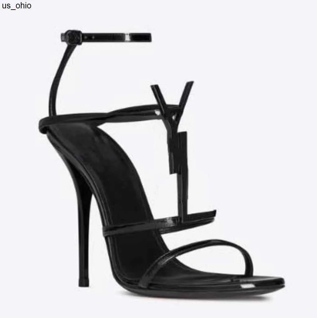 Sandaler High Heels Shoes Woman Designer 2023 Summer Nytt ett ord med öppna tå sandaler coola och andningsbara unika stilar lägenheter sexig riktig läderplattform j0523